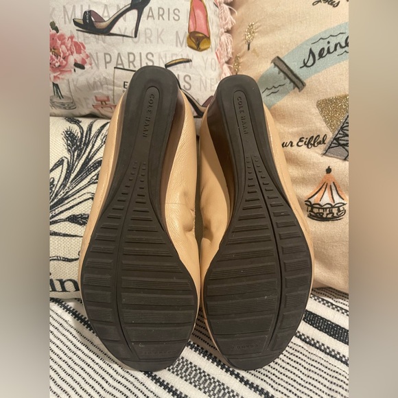 Cole Haan Emory Nude Bow Wedge Pump Size 7.5 Worn Condition - Picture 8 of 9
